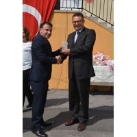 ICE awarded with a plaque by the Commodity Exchange School